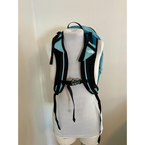 The North Face Basin 18 Backpack Blue Rain Cover Daypack Bag Canvas Hiking Camp - Picture 16 of 16